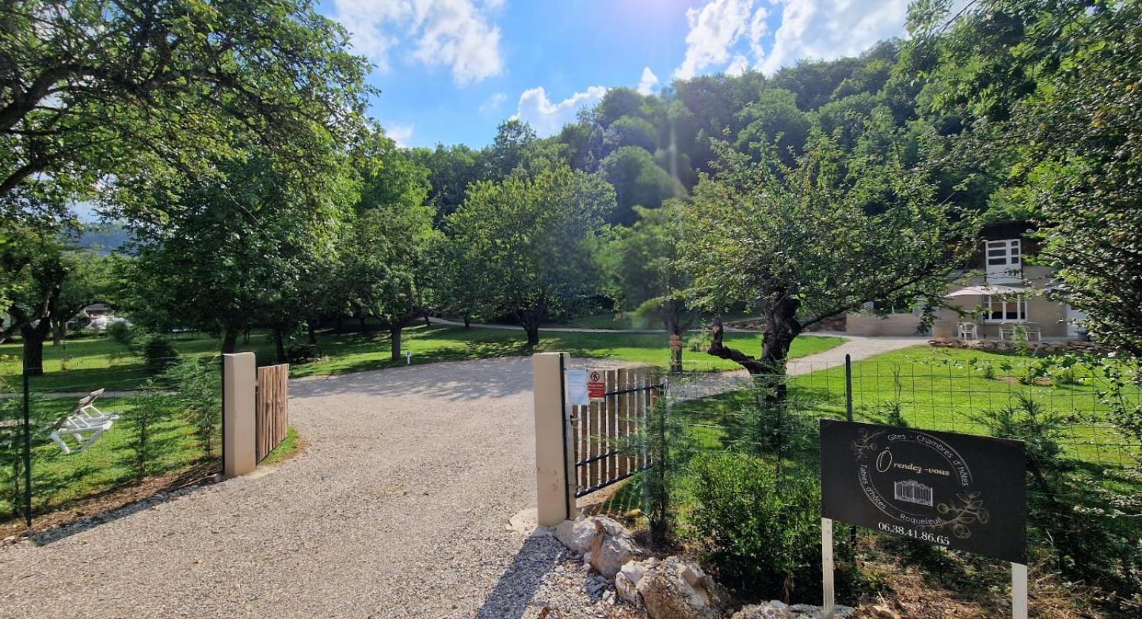 Gite L'Enclos O Rendez-Vous Roquefeuil-Pays De Sault- Avec Jardin Eksteriør billede